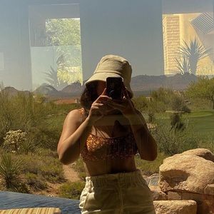 Meet your Posher, Mia